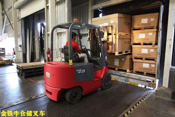 倉儲式叉車
